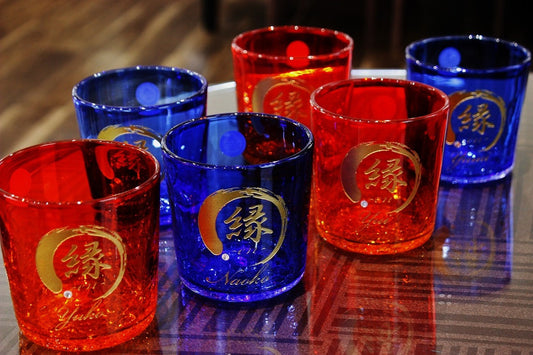 沖縄、琉球グラスに彫刻!