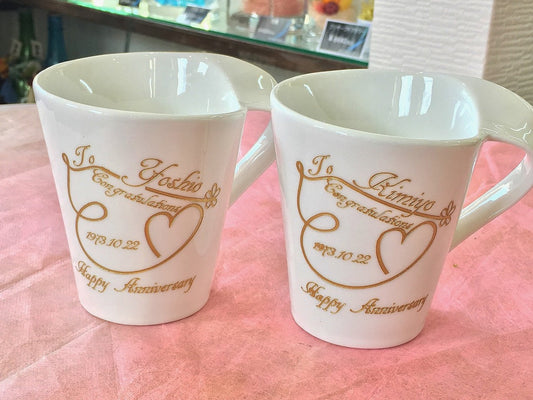 工房の教室でペアのマグカップを制作。