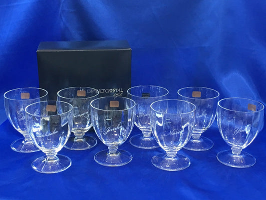 ご結婚のお返しに、名入れ彫刻のグラス。