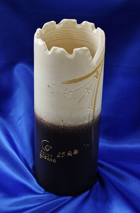 信楽焼　花入れに周年祝いを彫刻！！