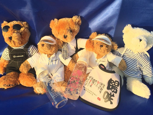 テディーベアと哺乳瓶&スタイのセットです。