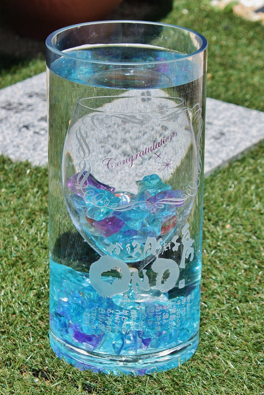 ワイングラスと花瓶のフラワーベース