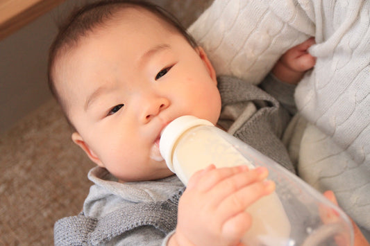 当店人気NO.１　名入れ哺乳瓶　出産祝いにいかがですか。