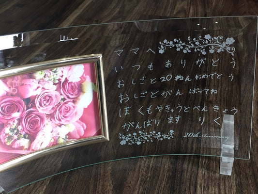 手書き彫刻でサプライズ